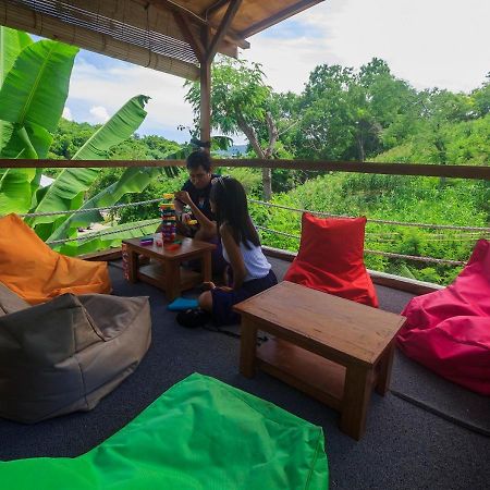 Dorme Tree Hostel Labuan Bajo Exterior photo