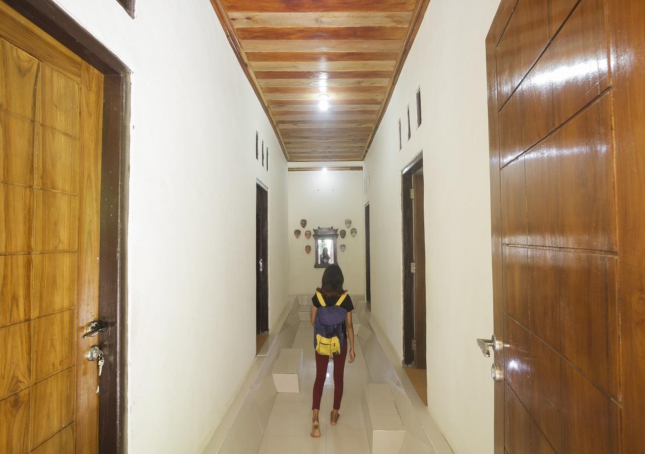 Dorme Tree Hostel Labuan Bajo Exterior photo