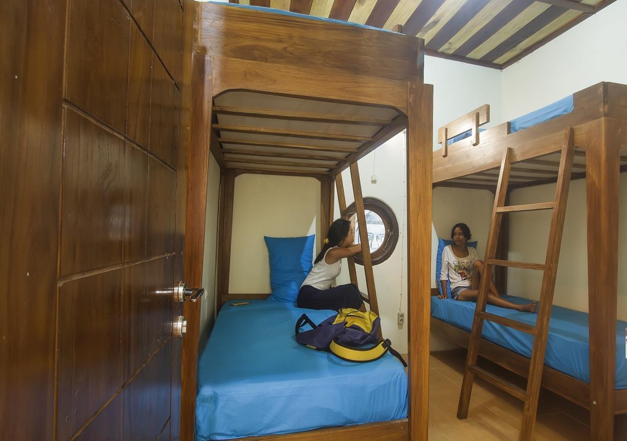 Dorme Tree Hostel Labuan Bajo Exterior photo